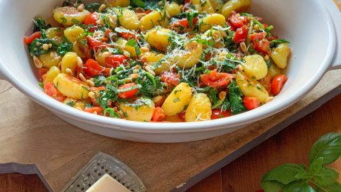 Vegetarische Gnocchi met tomaat en spinazie recept